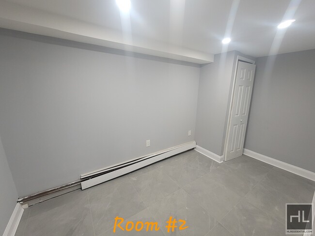 Foto del edificio - Huge Newly Renovated Basement Apartment in...