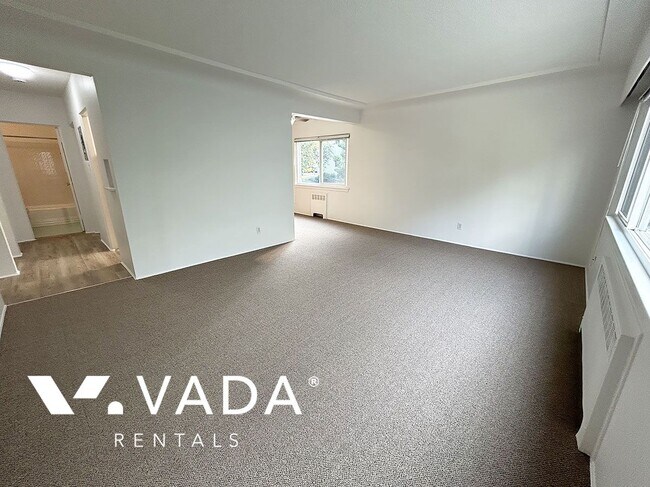 Photo du bâtiment - Valcrest Manor West End 1 Bedroom Apartmen...