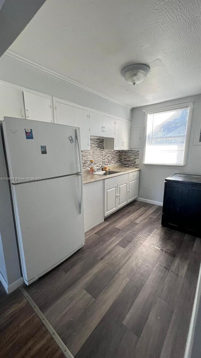 Foto del edificio - 1426 NE 135th St