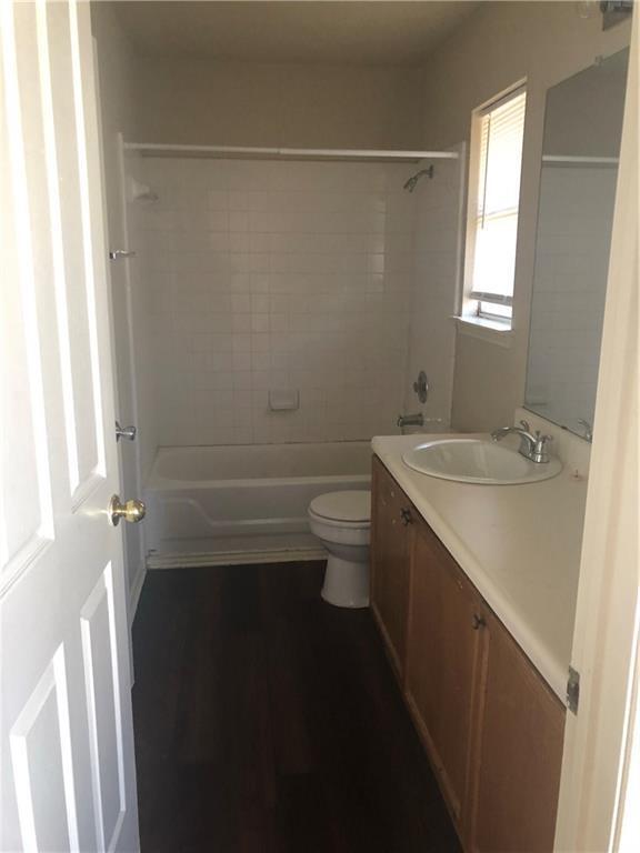 Foto del edificio - 5805 Lark Creek Dr