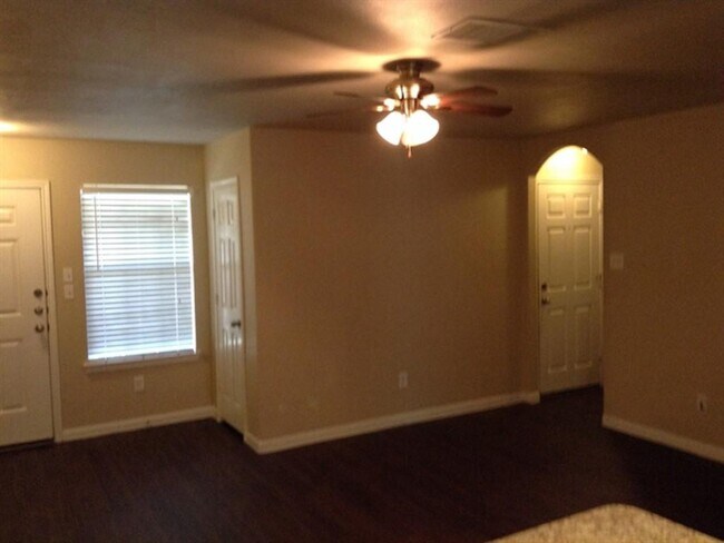 Foto del edificio - 831 Darbydale Crossing Ln