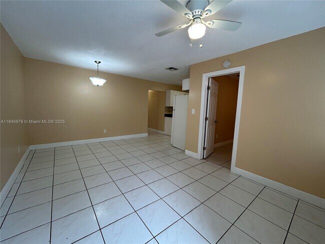 Foto del edificio - 5600 NW 15th St