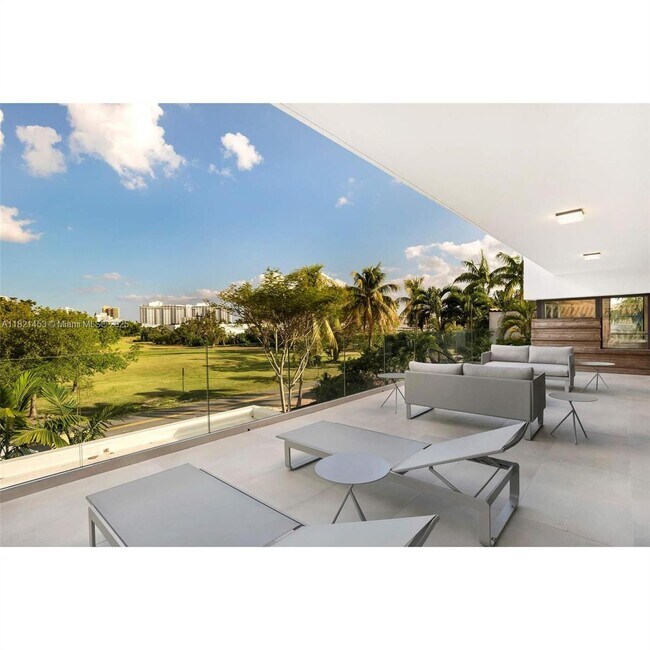 Foto del edificio - 2456 Prairie Ave