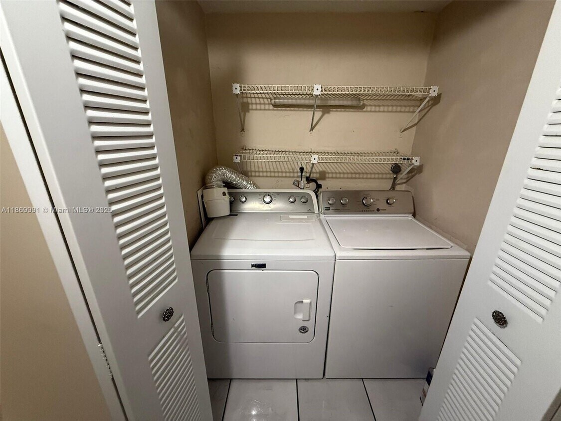Foto principal - 14250 SW 62nd St