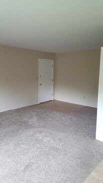Living room - 105 W Washington St