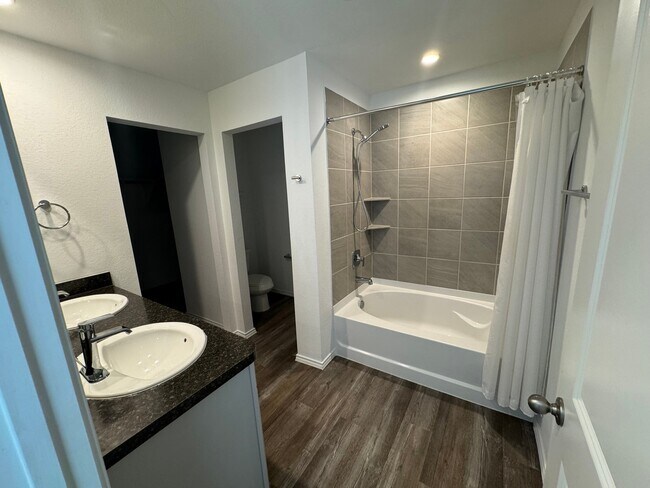 Foto del edificio - 5626 Vintage Oakmont Dr