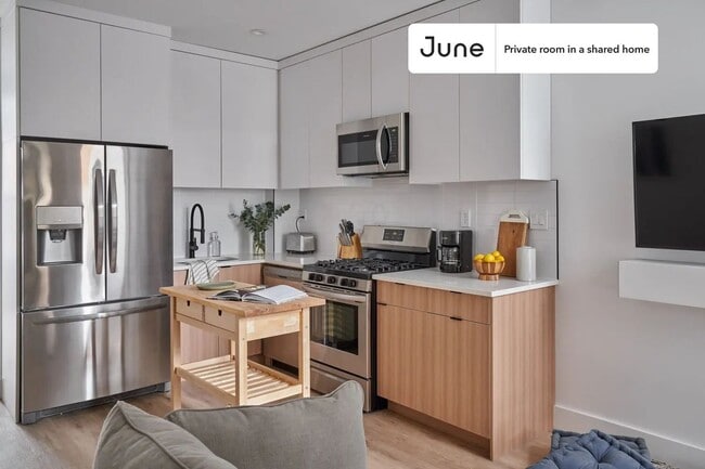 Foto del edificio - Room in Shared 5.0 bed/3 bath home