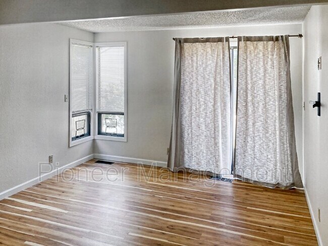 Foto del edificio - 2135 Carmel Ave