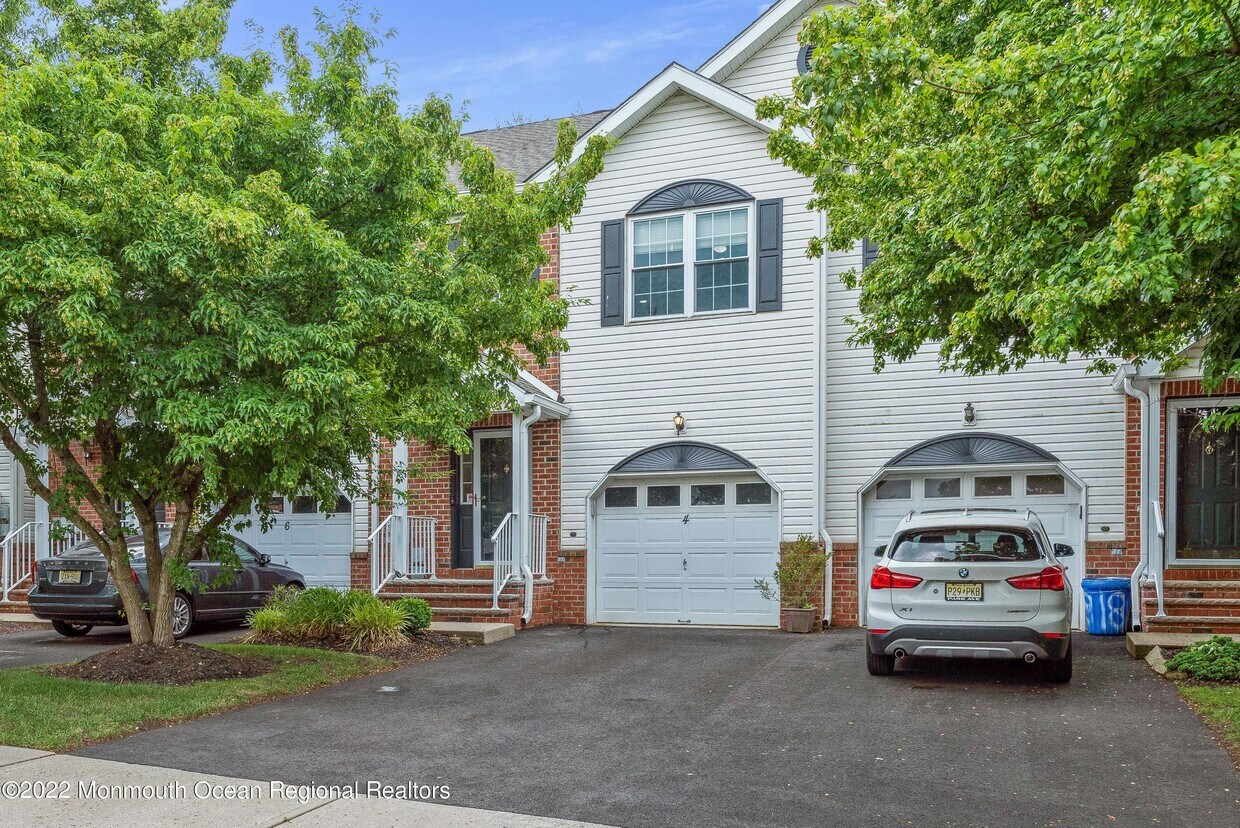 4 Heron Ct, Manalapan, NJ 07726 Condo for Rent in Manalapan, NJ