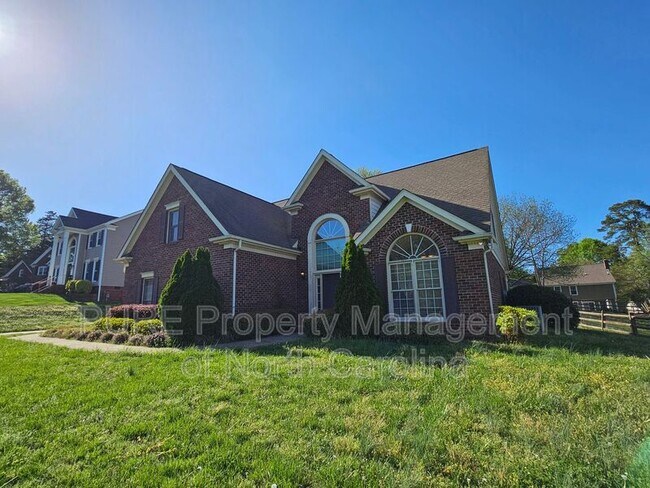 Foto del edificio - 151 Woodfern Pl
