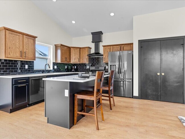 Building Photo - 1255 Salm Dr