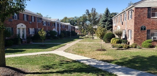 Foto del edificio - 87 Roseland Ave