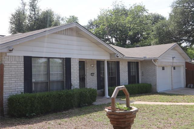 Foto del edificio - 3205 Pin Oak Dr