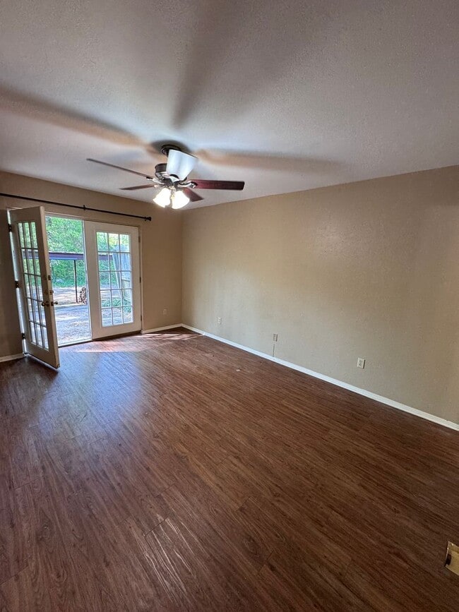 Building Photo - Cozy 3bedroom home