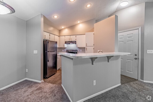 2BR, 2BA - 990SF - Kitchen - Tuscany Bay Apartments