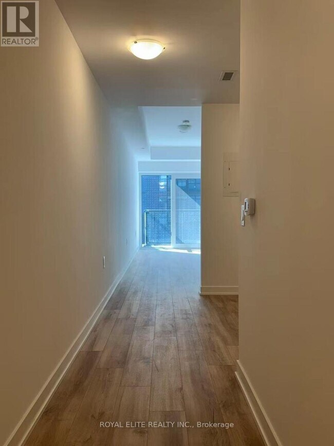 Photo du bâtiment - 7439 Kingston Rd