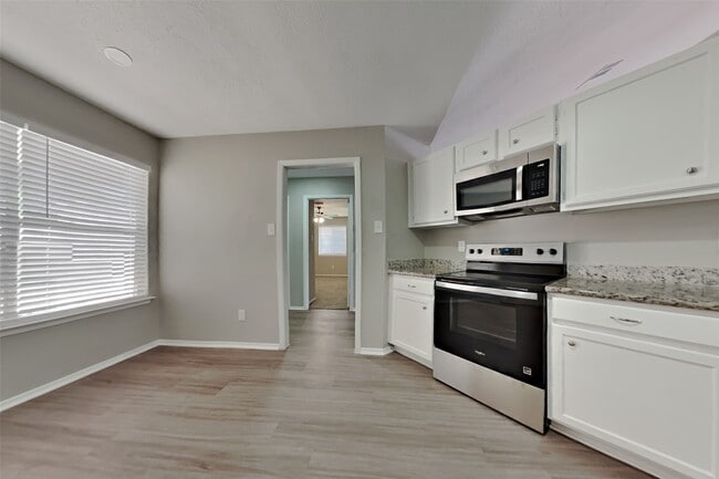 Foto del edificio - 21610 Crescent Heights St