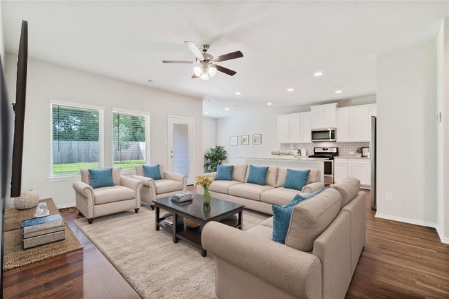 Foto del edificio - 2274 Strong Horse Dr