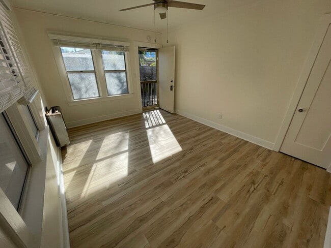 Building Photo - 0131