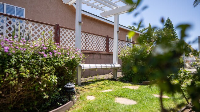 Building Photo - 1060 W 26th St