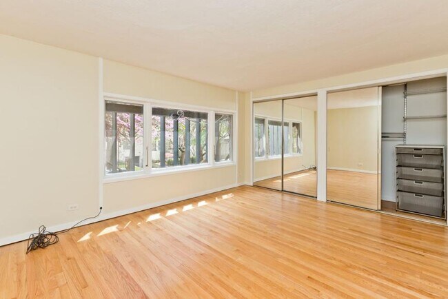 Photo - 2 bedroom in Chicago IL 60657 Apartment