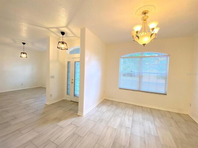 Foto del edificio - 3837 Fallscrest Cir