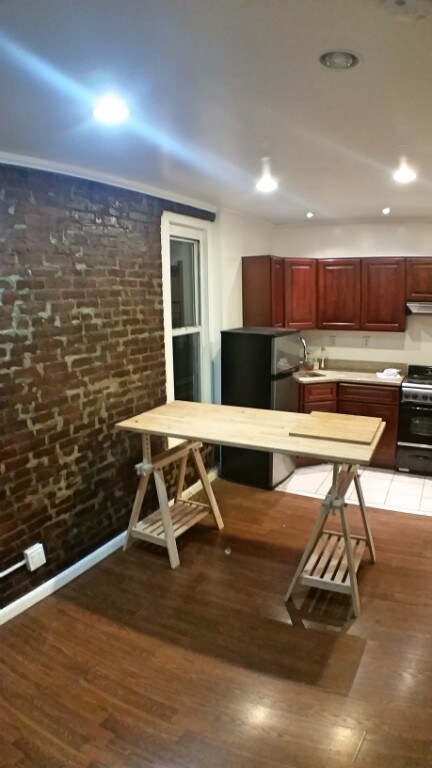 Foto del edificio - 501 1/2 E 83rd St