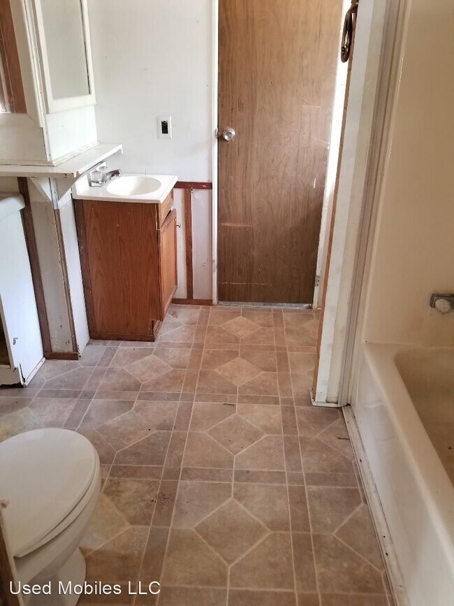 Building Photo - 2 br, 1 bath House - 224 Catherine Drive