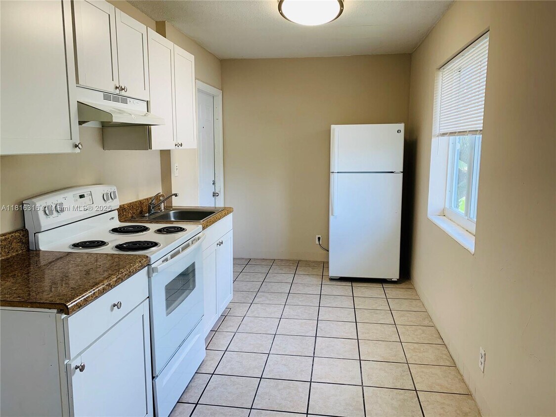 Primary Photo - 3049 NW 9th Ave