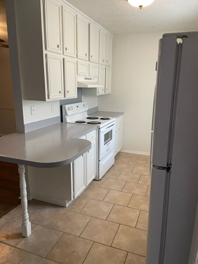 Foto del edificio - Stunning 3 Bed 2 Bath duplex