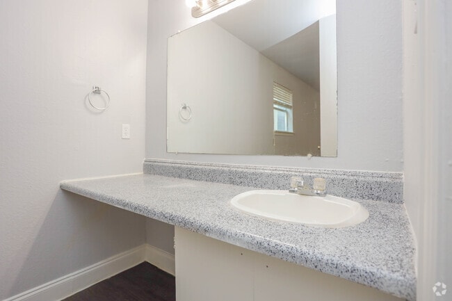 2HAB, 2BA - 824SF - B3 - Ridge & Parkdale Apartments