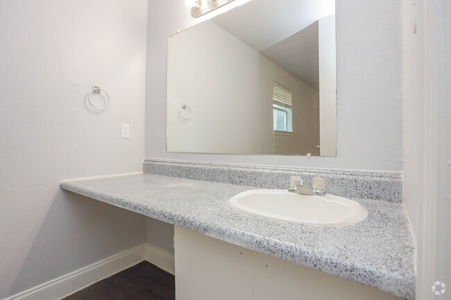 2BR, 2BA - 824SF - B3 - The Ridge/Parkdale Apartments