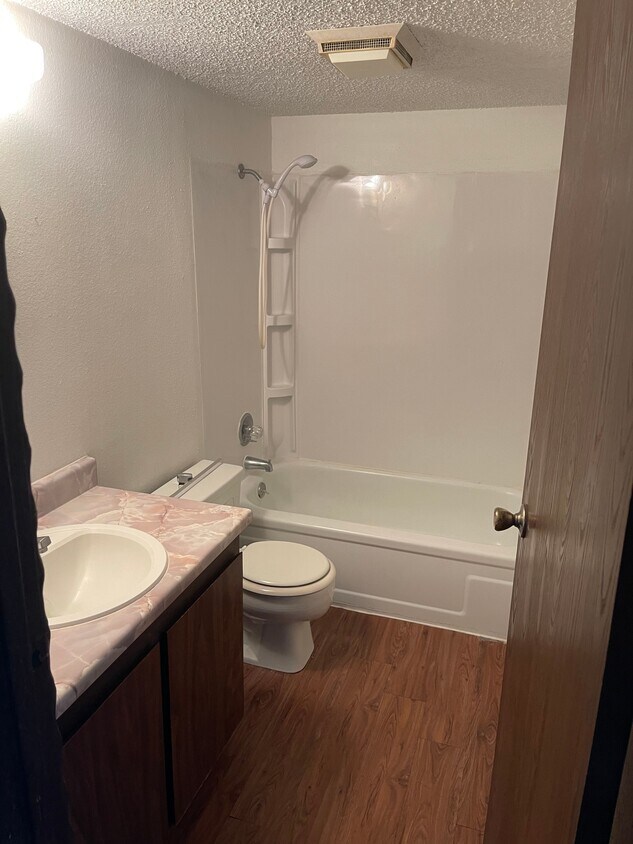 Primary Photo - 1221 W 14th St