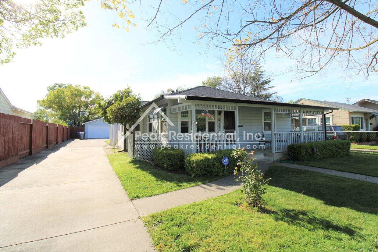 Primary Photo - Charming Tahoe Park 2bd/1ba House with Lar...