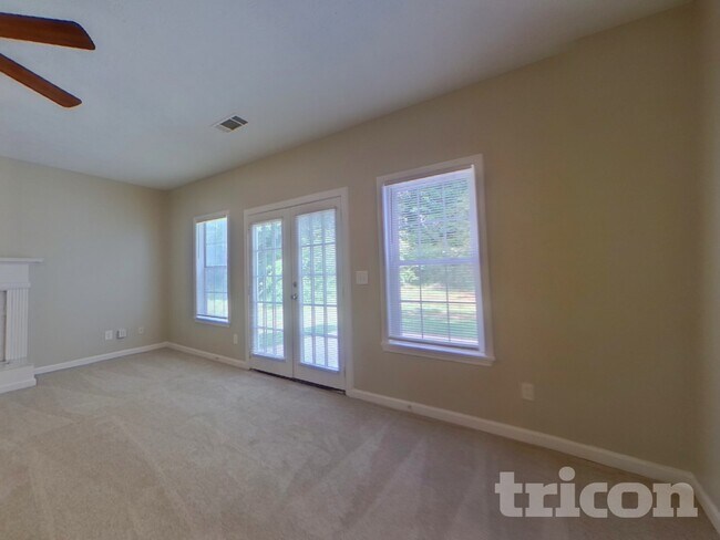 Building Photo - 750 Stonemill Manor