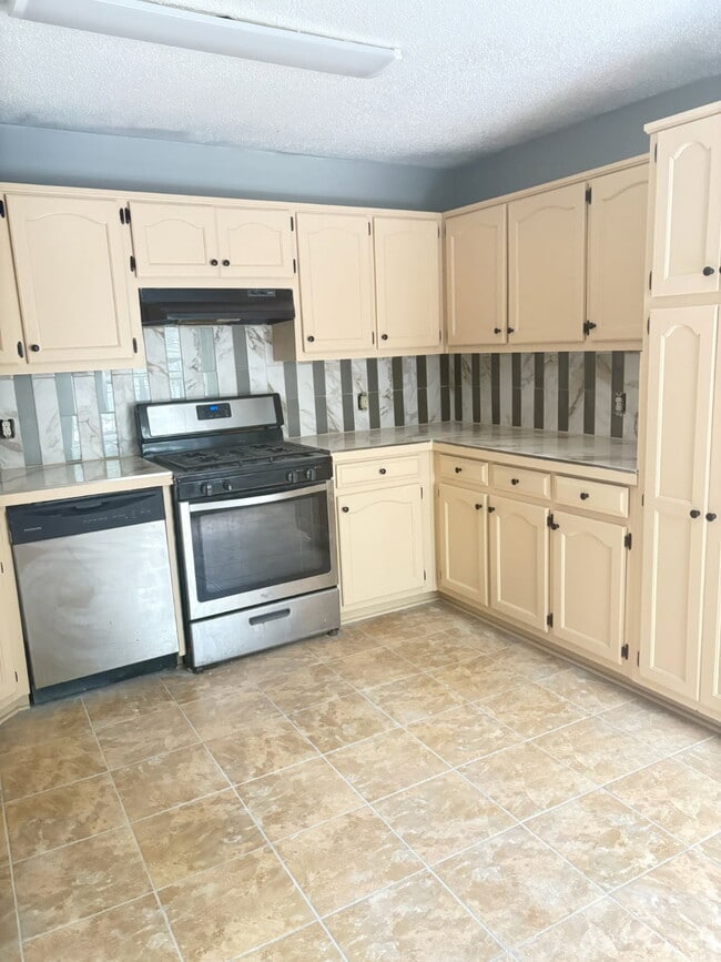 Kitchen - larger than it appears - 6134 Nutmeg Ct SE