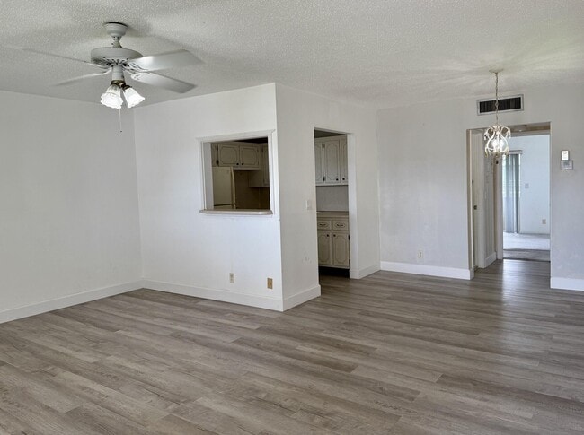 Building Photo - 45 Easthampton B