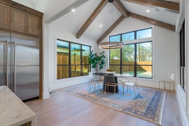 Building Photo - 3311 Regent Dr