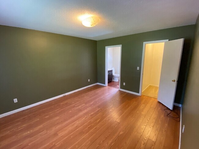 Building Photo - 435 Patterson St