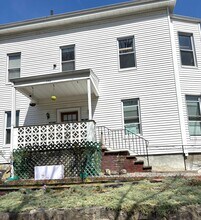 Building Photo - 170 Poplar St