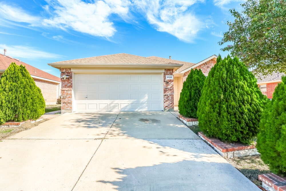 Primary Photo - 3020 Meadowbrook Dr