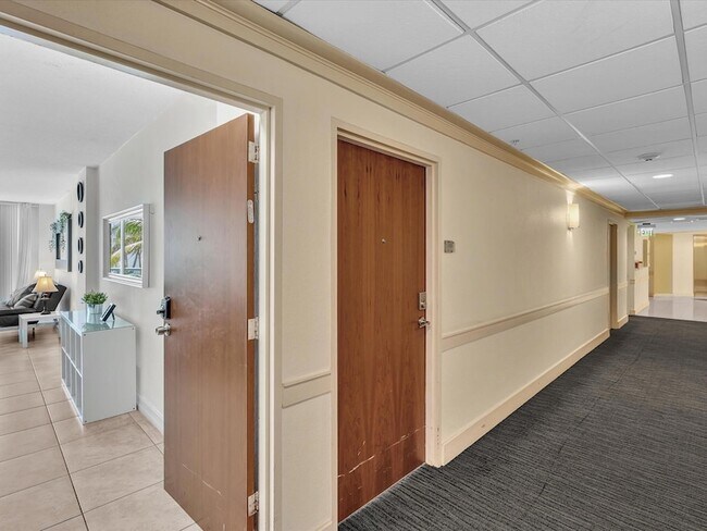Building Photo - 3901 S Ocean Dr