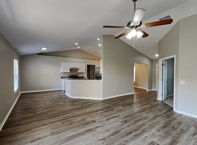 Foto del edificio - 3183 Thoroughbred Loop N