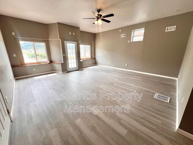 Building Photo - 1020 Duss Avenue