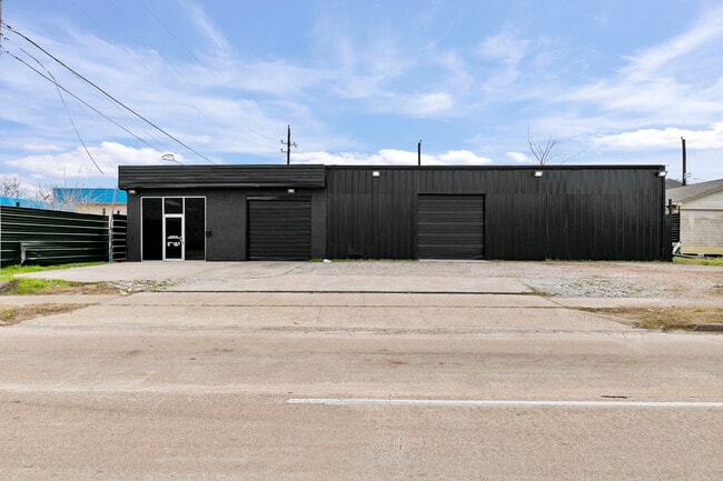Building Photo - 3138 Reed Rd