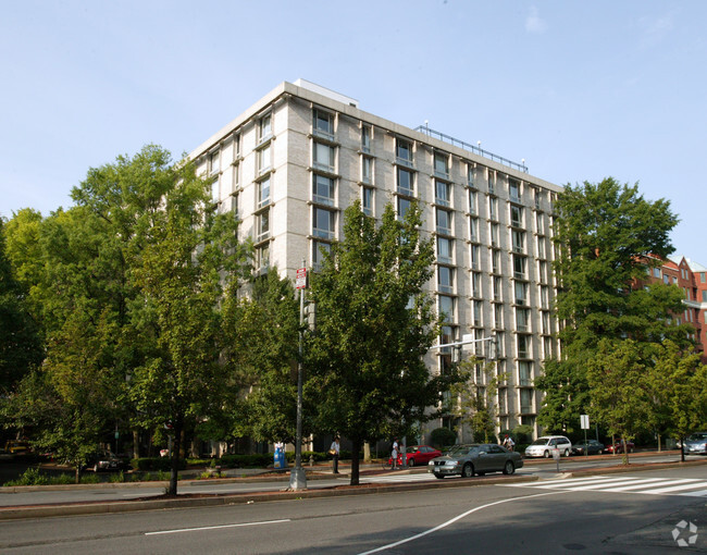 Building Photo - Claridge House