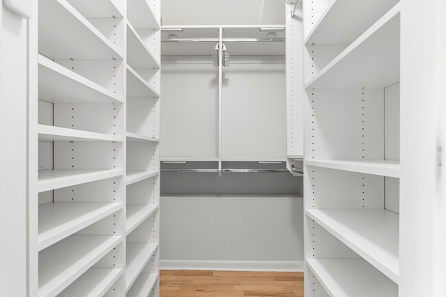 Photo - 1732 W Beach Ave Apartment