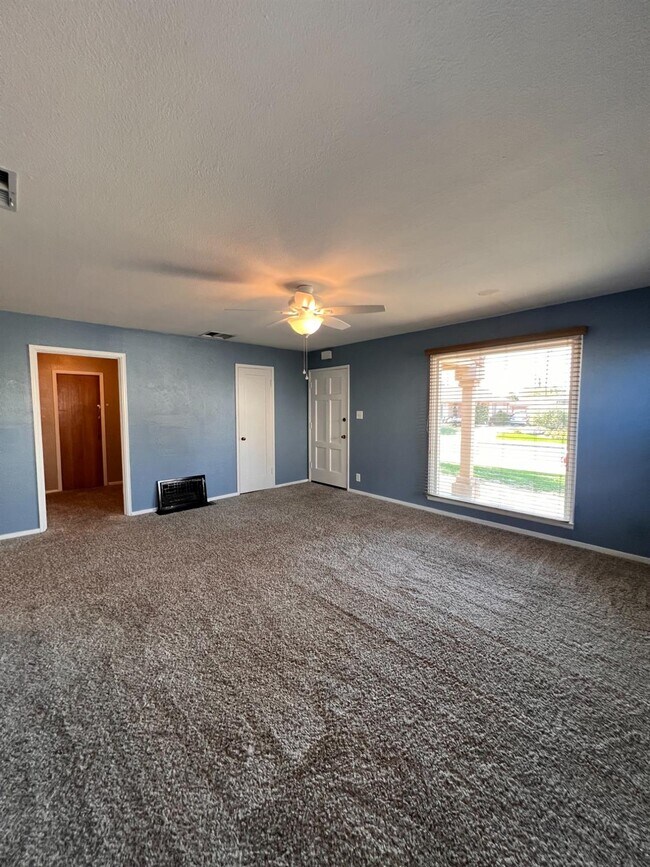 Foto del edificio - 3402 E Weldon Ave