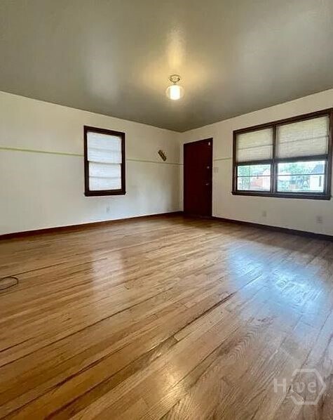 Foto del edificio - 1401 E 33rd St