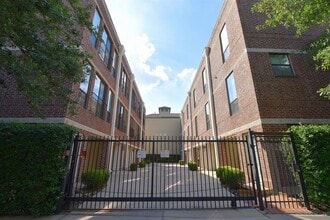 Building Photo - 118 McGowen St